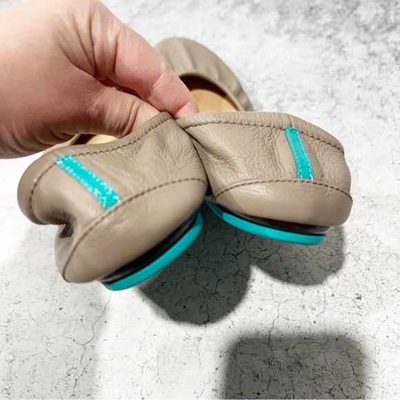 Tieks Women’s Foldable Elasticized Leather Ballet Flats In Taupe Size 8 - Picture 5 of 7